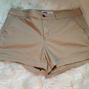 Old Navy size 14 mid rise khaki shorts pocket front but back faux pockets
